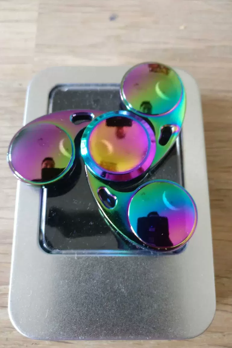 Pocket Monster Fidget Spinner-Fidget Spinner Med Tre Ben I Regnbuefarver