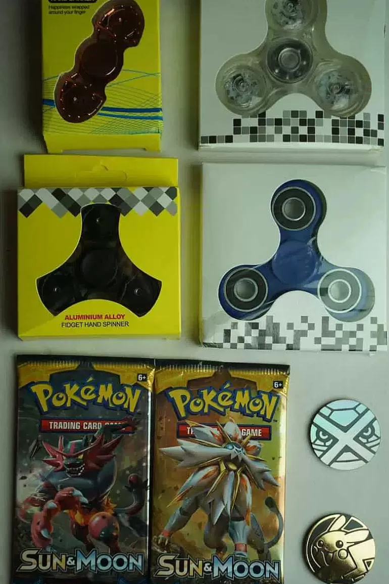 Pocket Monster Pokemon Julepakker Og Pakkekalendere-Fidget Spinner Og Pokemon Julegave