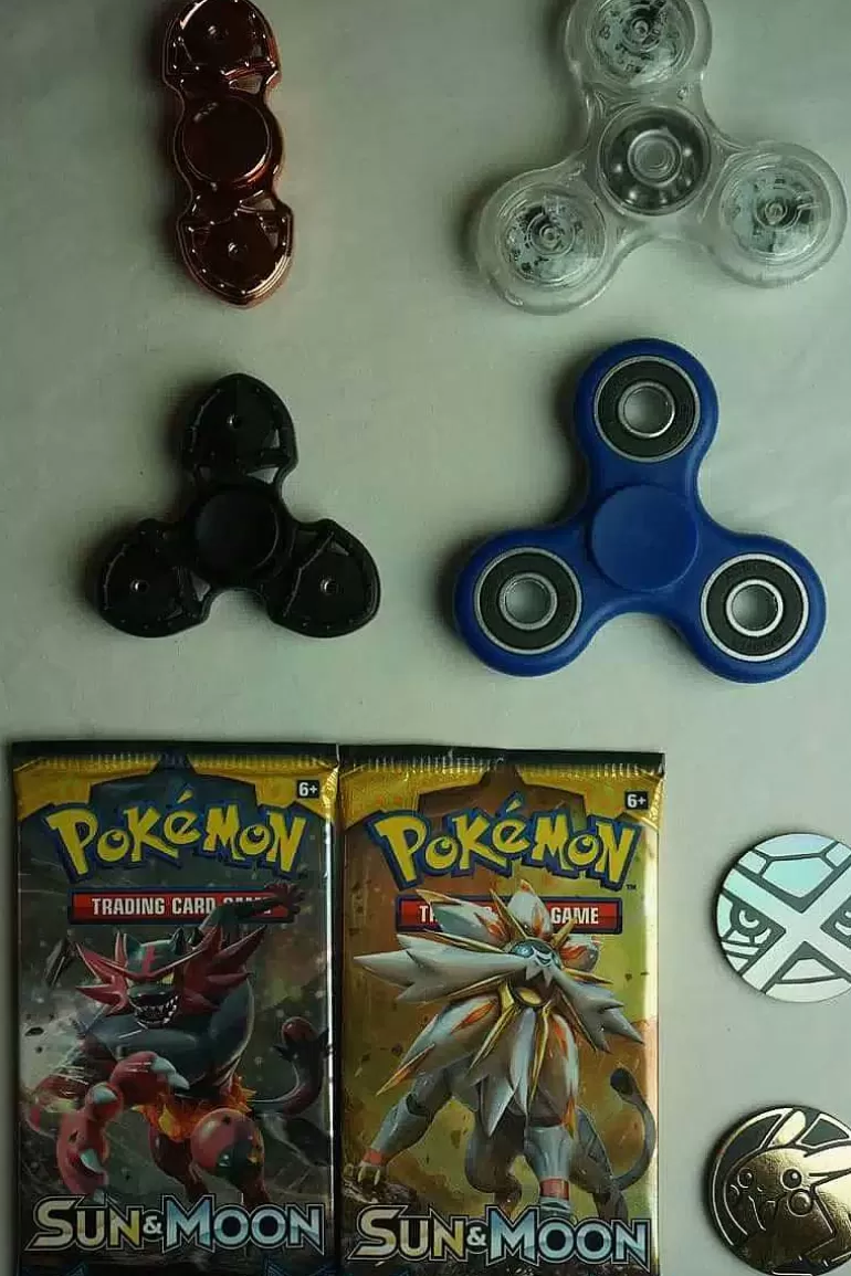 Pocket Monster Pokemon Julepakker Og Pakkekalendere-Fidget Spinner Og Pokemon Julegave